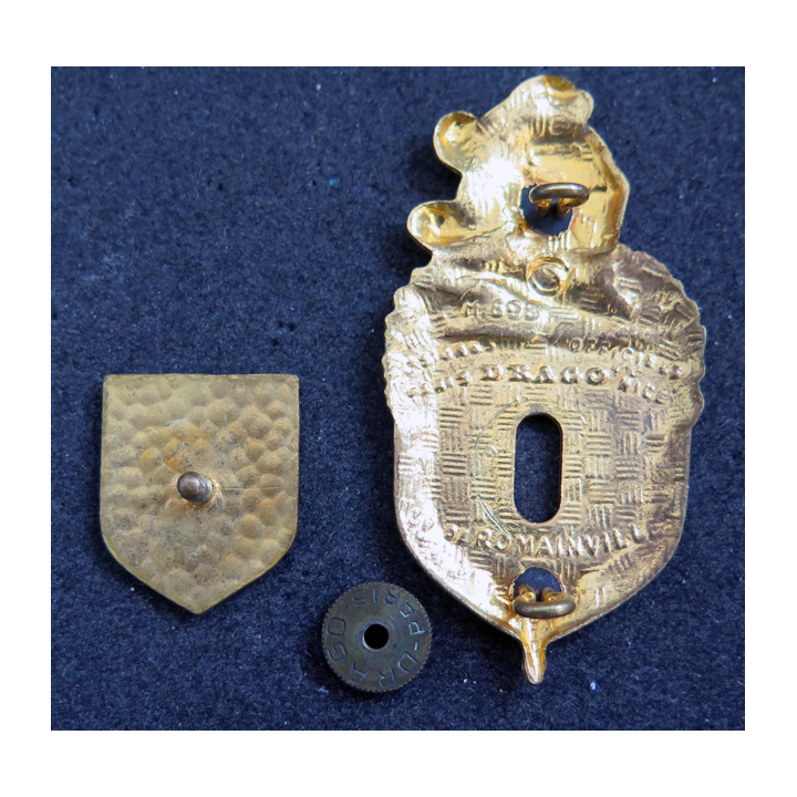 1° légion de Gendarmerie mobile de Arcueil plateau doré Drago Romainville H. 696 écu en émail avec éclat