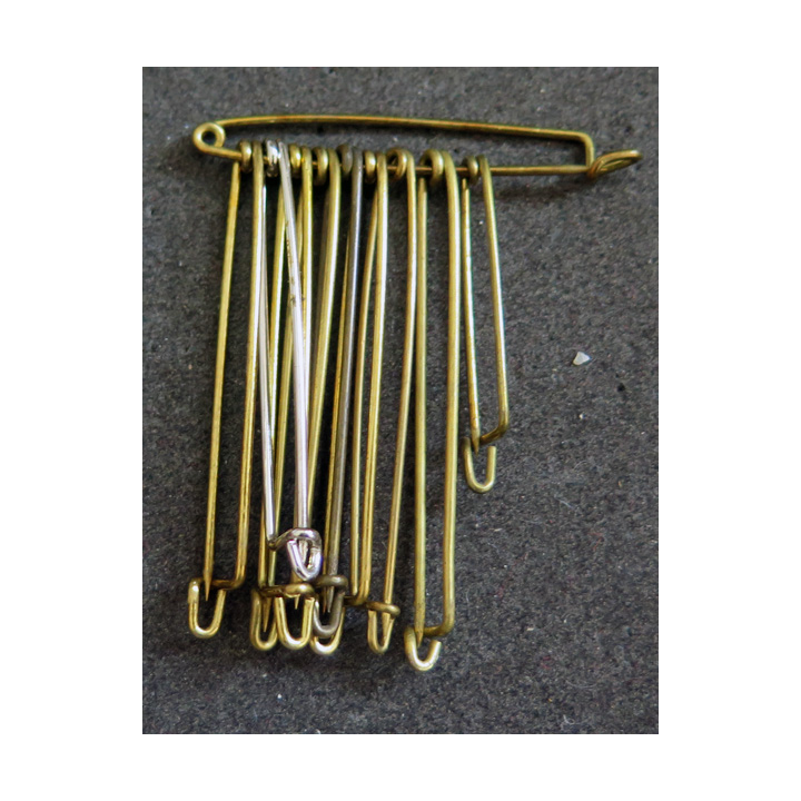 MILITARIA : lot de 10 épingles de taille diverses 3,5 à 5,5 cm