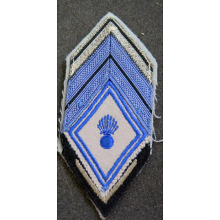 LOSANGE DE BRAS MODÈLE 45 : losange brigadier chef engagé du matériel avec 1 chevron d'ancienneté