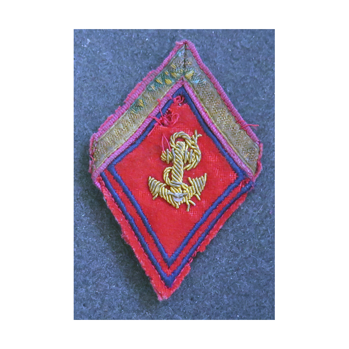 LOSANGE DE BRAS MODÈLE 45 : losange de SERGENT DE l'artillerie coloniale / de Marine en cannetille