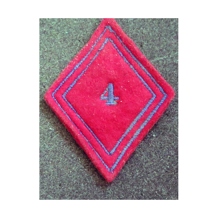 LOSANGE DE BRAS MODÈLE 45 : losange du 4° régiment d'artillerie modèle troupe