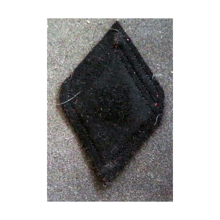 LOSANGE DE BRAS MODÈLE 45 : losange de 1° Classe du 57° RA Régiment d'artillerie