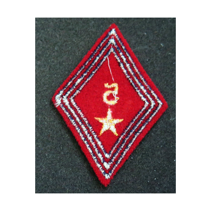 LOSANGE DE BRAS MODÈLE 45 : losange du 5° RAD régiment d'artillerie divisionnaire s/off (fil) Indochine