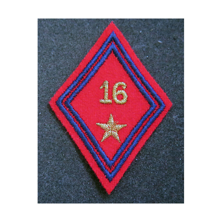 LOSANGE DE BRAS MODÈLE 45 : losange du 16° régiment d'artillerie divisionnaire modèle s/off (laminette)