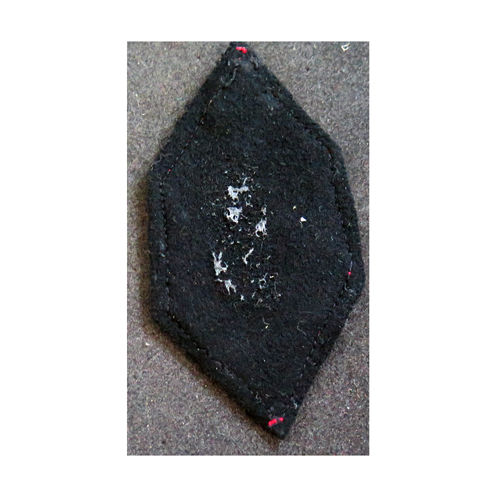LOSANGE DE BRAS MODÈLE 45 : losange de caporal de régiment d'artillerie antiaérienne période 1965