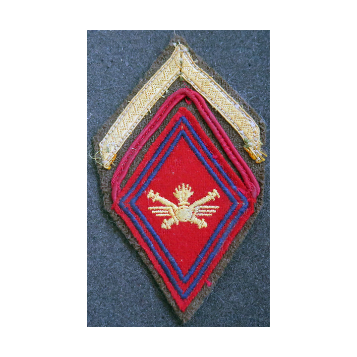 LOSANGE DE BRAS MODÈLE 45 : losange de sergent rengagé de l'artillerie antiaérienne (fil)