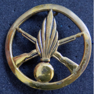 INFANTERIE : Insigne de béret de l'infanterie de fabrication Bichet Givry Gargan
