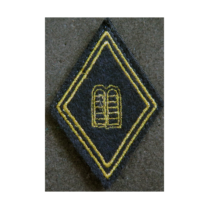 LOSANGE DE BRAS MODÈLE 45 : aumônier israélite titulaire fil or (laminette) avec 2 chevrons sur scratch