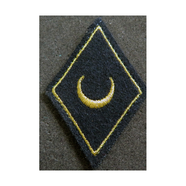 LOSANGE DE BRAS MODÈLE 45 : insigne d'aumônier musulman titulaire (laminette or) avec 1 chevron sur scratch