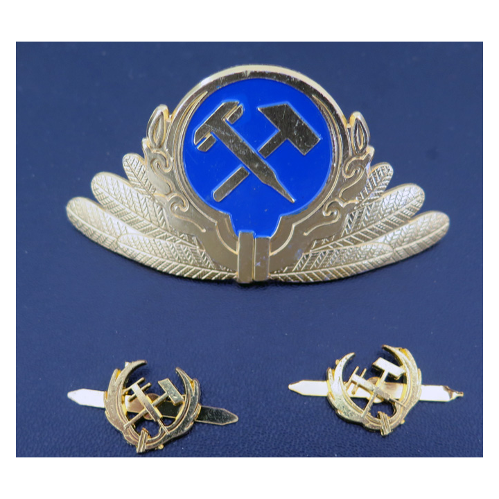 KAZAKHSTAN : insigne métal de casquette et de col des chemins de fer