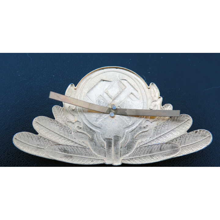 KAZAKHSTAN : insigne métal de casquette des chemins de fer