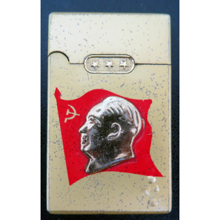 URSS : zippo soviétique avec l'effigie du Président Mao (??)