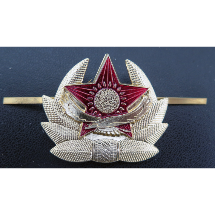 KAZAKHSTAN : insigne métal de casquette des soldats des forces armées