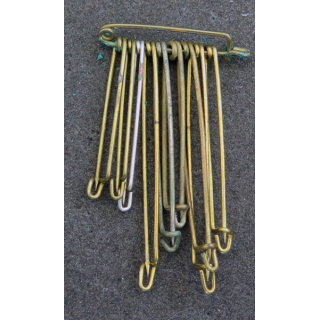 MILITARIA : lot de 10 épingles de taille diverses 3,5 à 5 cm