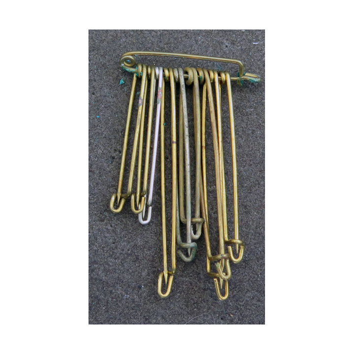 MILITARIA : lot de 10 épingles de taille diverses 3,5 à 5 cm