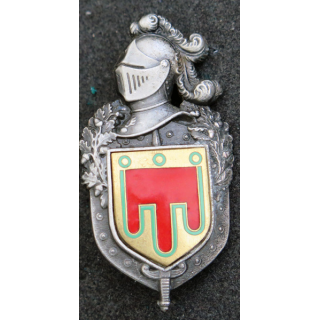Insigne de la 8° Légion de gendarmerie départementale Plateau AB Louis Del H.696 et écu lisse en émail