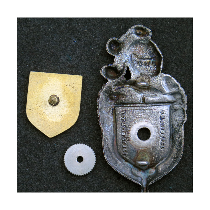 Insigne de la 8° Légion de gendarmerie départementale Plateau AB Louis Del H.696 et écu lisse en émail