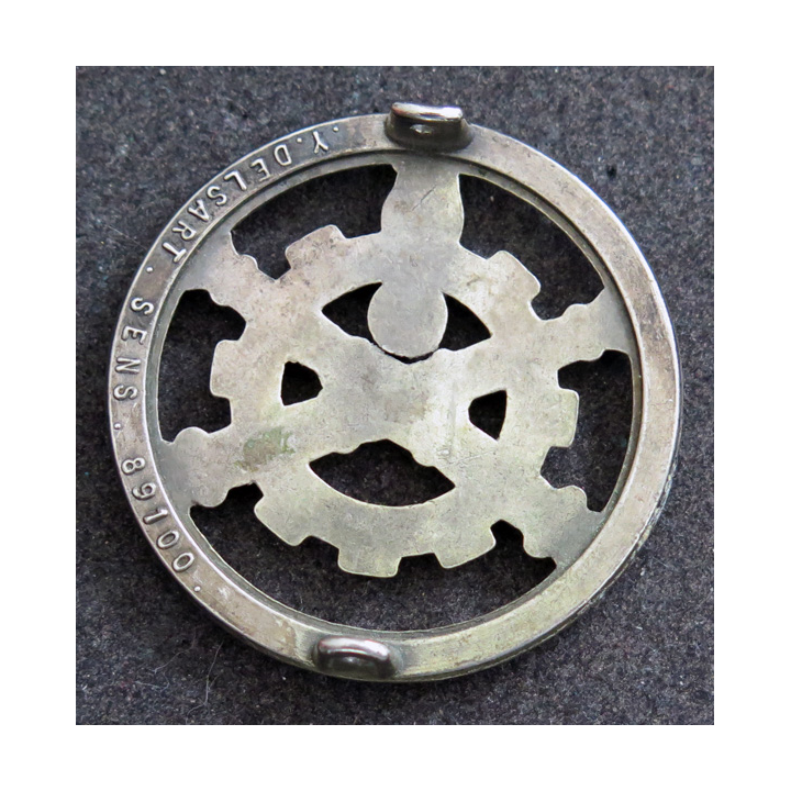 MATERIEL : insigne de béret du matériel de fabrication Delsart