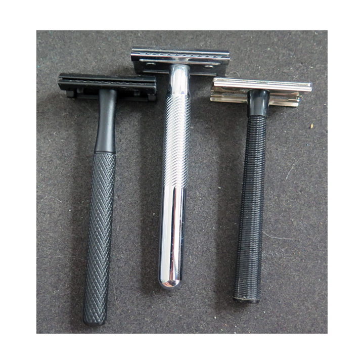 Lot de 3 rasoirs 1 plastique et deux métal