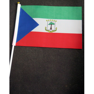 Petit drapeau à main de la Guinée équatoriale fixé sur une hampe en plastique blanc 20 x 13,5 cm