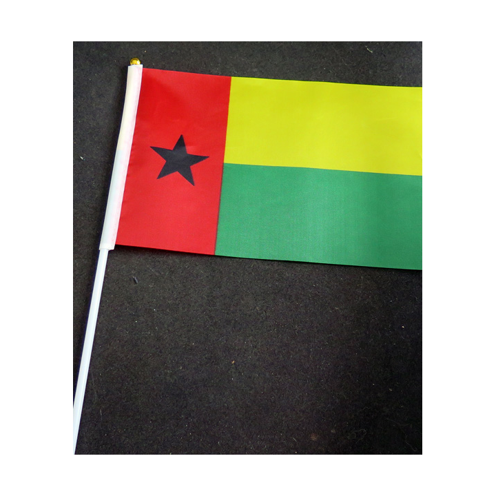 Petit drapeau à main de la Guinée-Bissau fixé sur une hampe en plastique blanc 20 x 13,5 cm