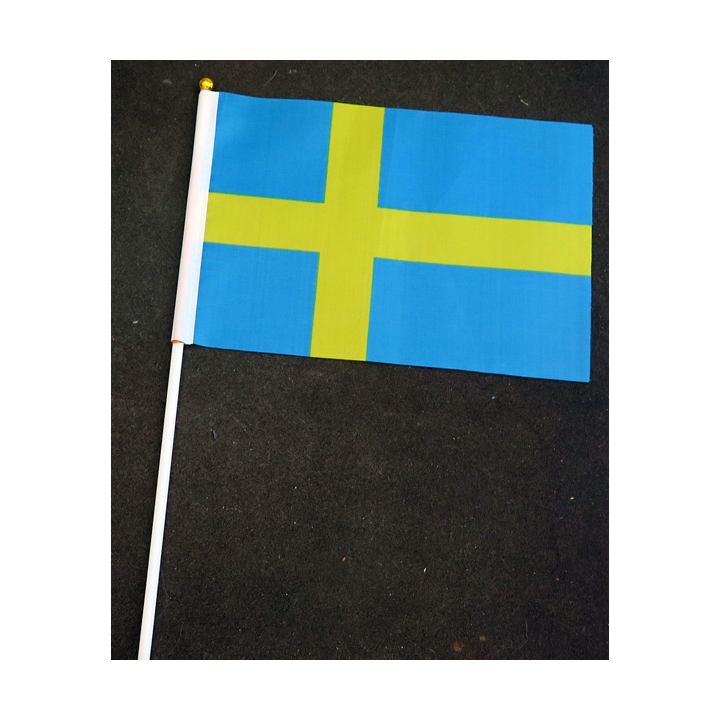 Petit drapeau à main de la Suède fixé sur une hampe en plastique blanc 20 x 13,5 cm