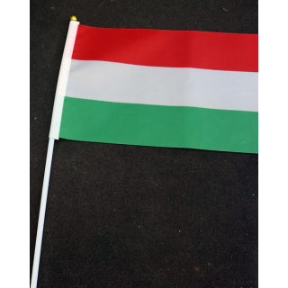 Petit drapeau à main de la Hongrie fixé sur une hampe en plastique blanc 20 x 13,5 cm