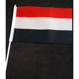Petit drapeau à main du Yémen fixé sur une hampe en plastique blanc 20 x 13,5 cm