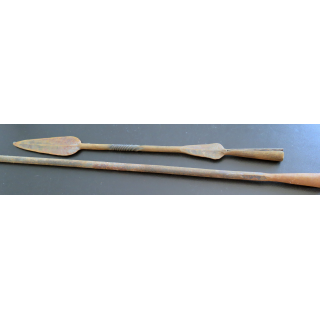 Deux lances en métal longueur 60 et 46 cm