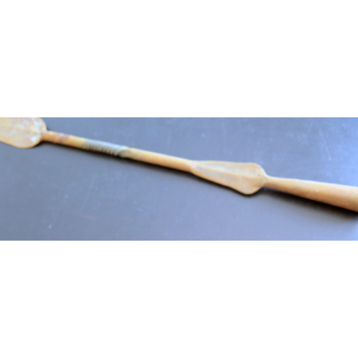 Deux lances en métal longueur 60 et 46 cm