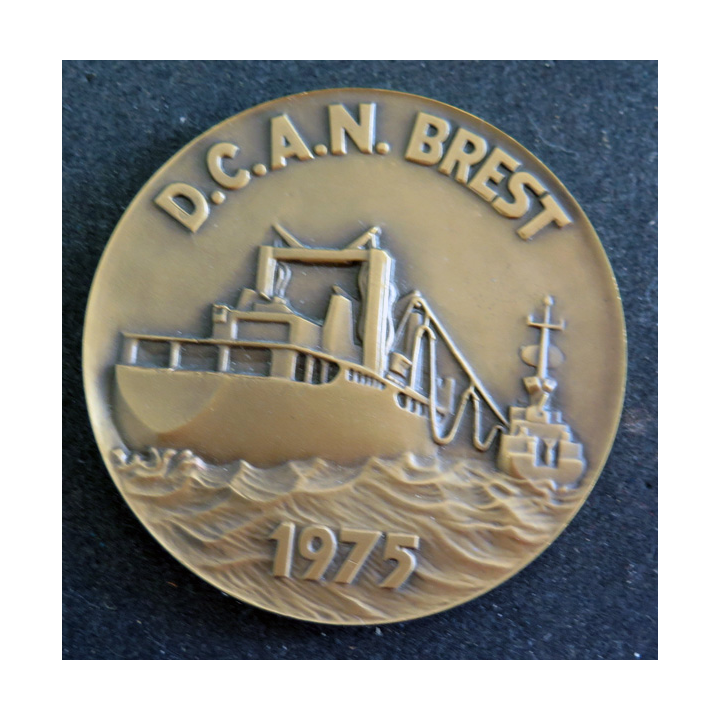 P.R DURANCE : Plaque en bronze du pétrolier ravitailleur Durance DCAN BREST 1975 en coffret diamètre 9 cm
