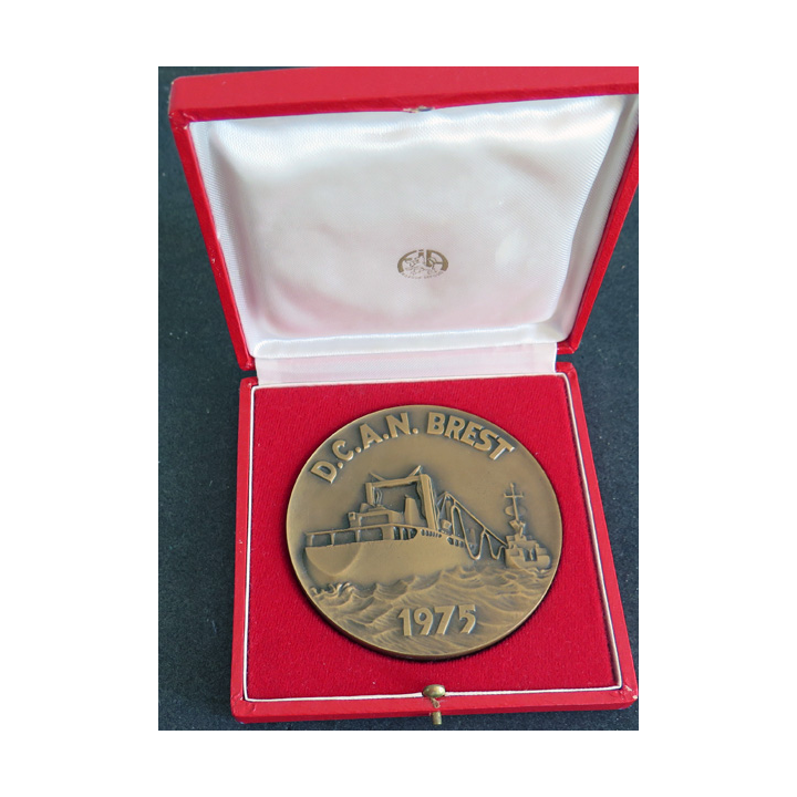 P.R DURANCE : Plaque en bronze du pétrolier ravitailleur Durance DCAN BREST 1975 en coffret diamètre 9 cm