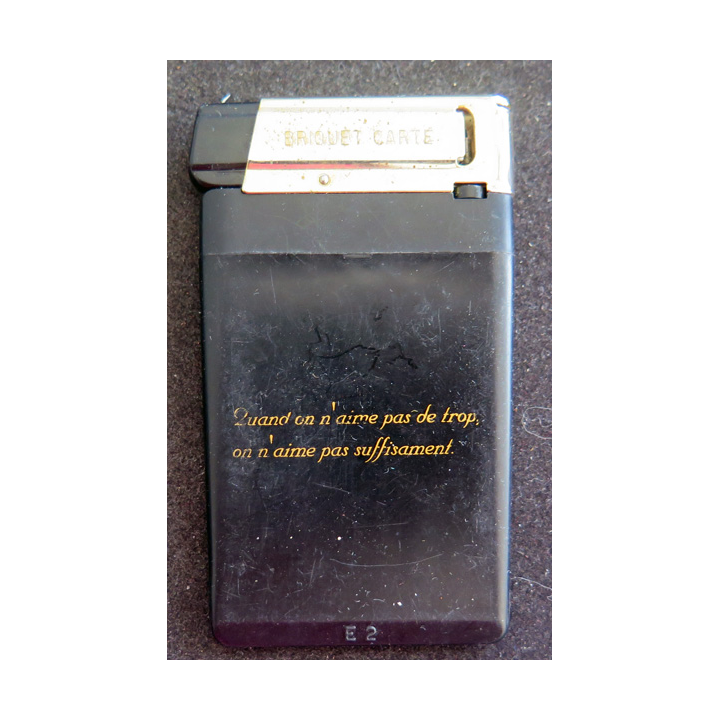 Briquet carte représentant une scène romantique dans une barque sur l'eau 5x8 cm
