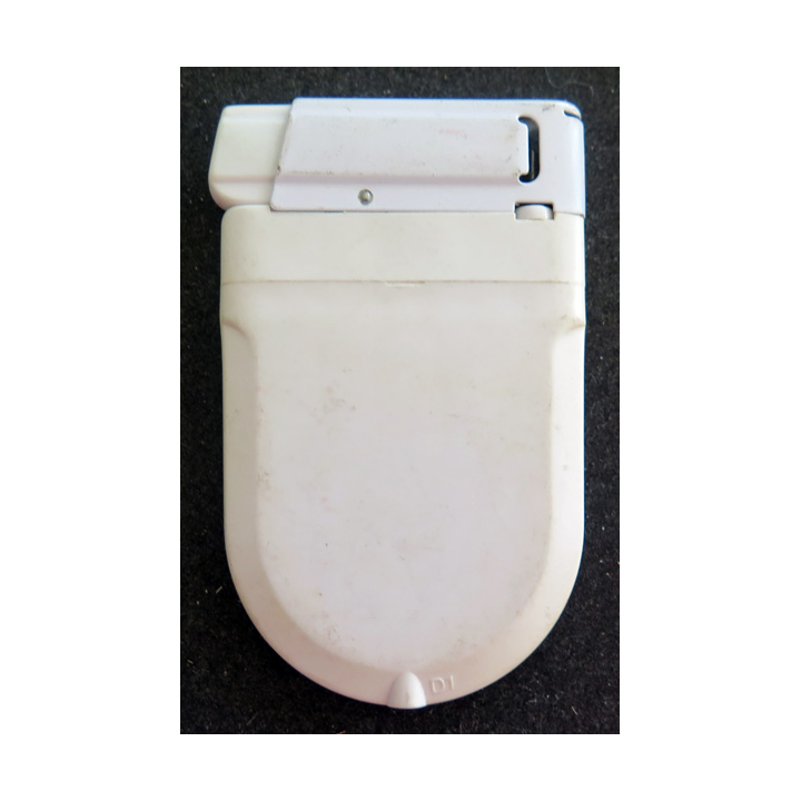 Briquet carte représentant deux enfants se faisant de gros bisous 5x8 cm