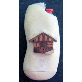 Mini Briquet avec sa coque support chalet de montagne  7 x 3 cm