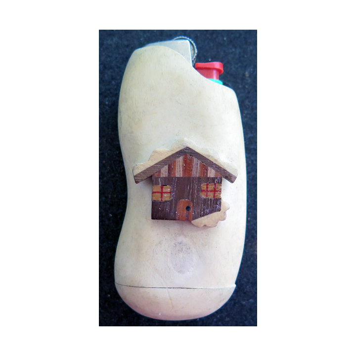 Mini Briquet avec sa coque support chalet de montagne  7 x 3 cm
