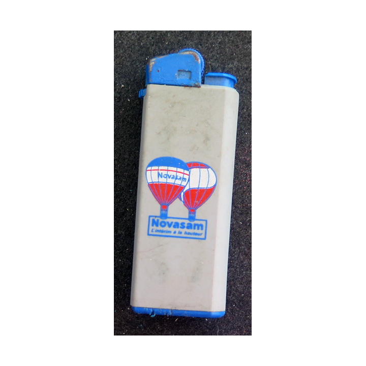 Briquet Novasam l'intérim à la hauteur 8 x 3 cm