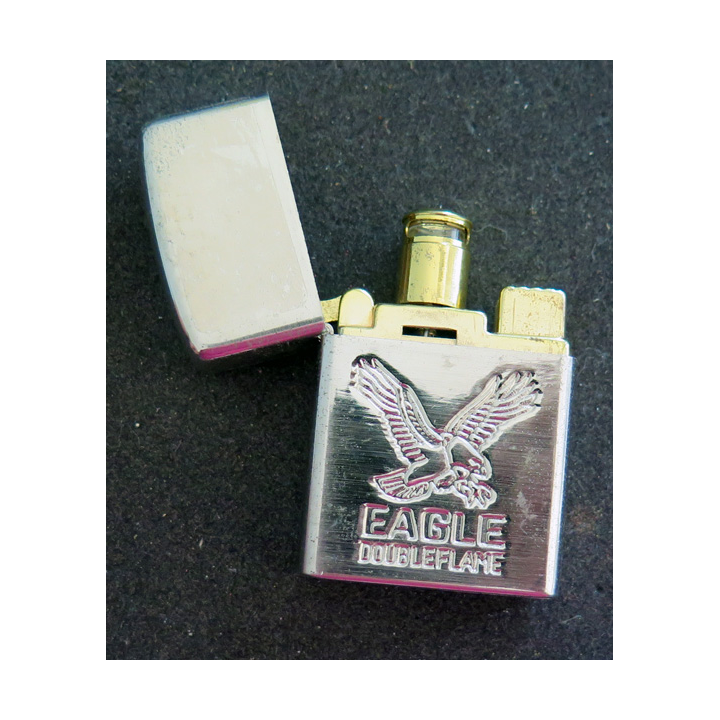 briquet rechargeable en métal argenté de type tempête, modèle Eagle Double Flame  3,7 x 5,5 cm