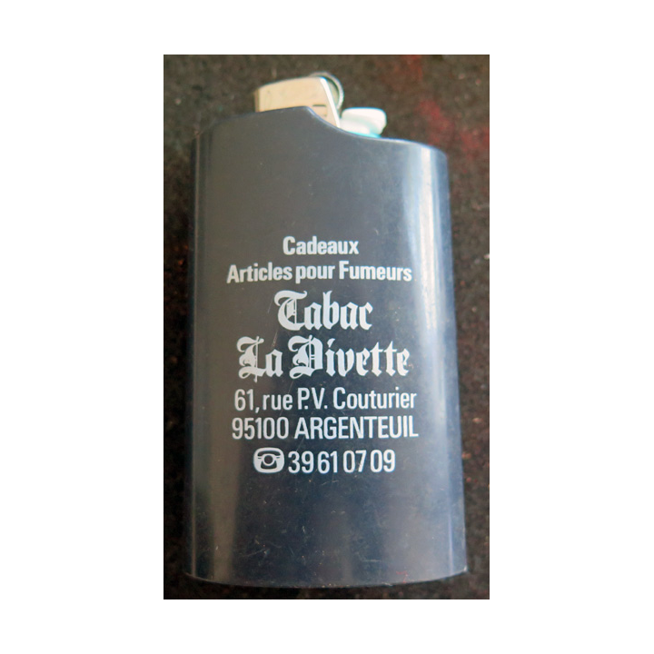 Briquet avec sa coque support Tabac La Divette Argenteuil  9 x 5 cm