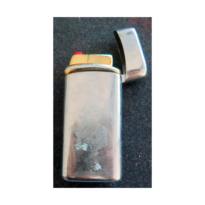 briquet rechargeable Salome (japon) en métal argenté avec voilier doré 7 x 3 cm