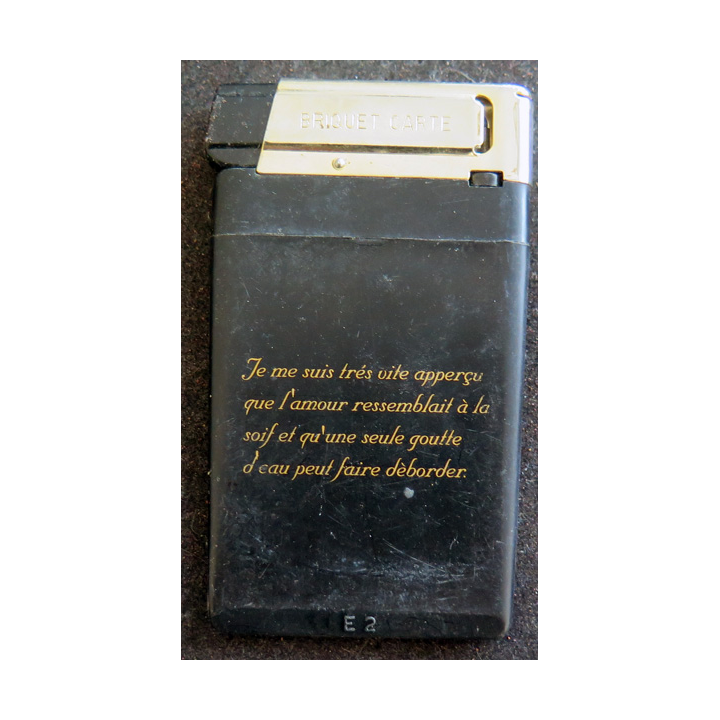 Briquet carte représentant une scène romantique 5x8 cm