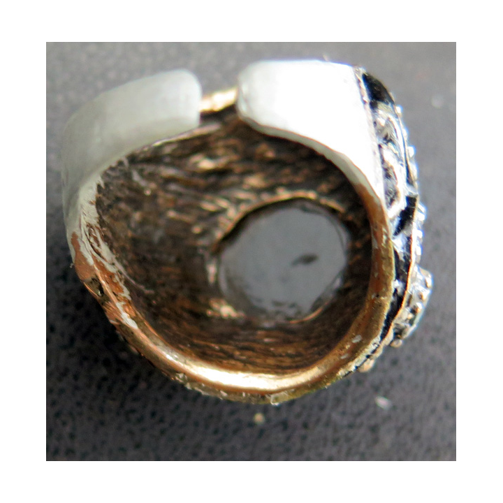 Bague en métal doré fantaisie imitant la bague de Napoléon Bonaparte dans son étui tissu