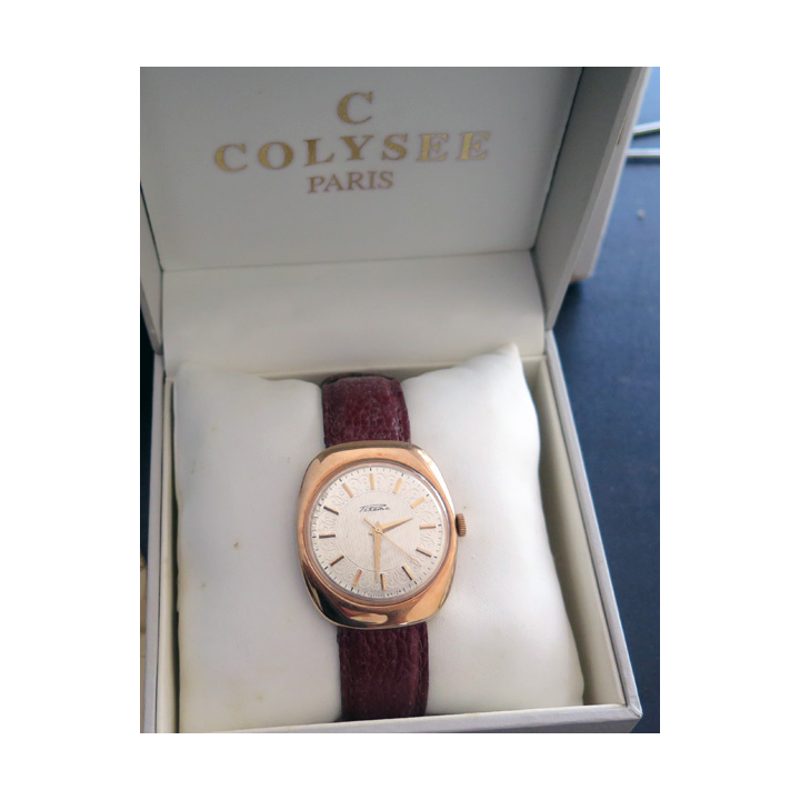 Montre soviétique Raketa en or massif 14 carats (titre 583 avec étoile) numérotée 90499 avec document