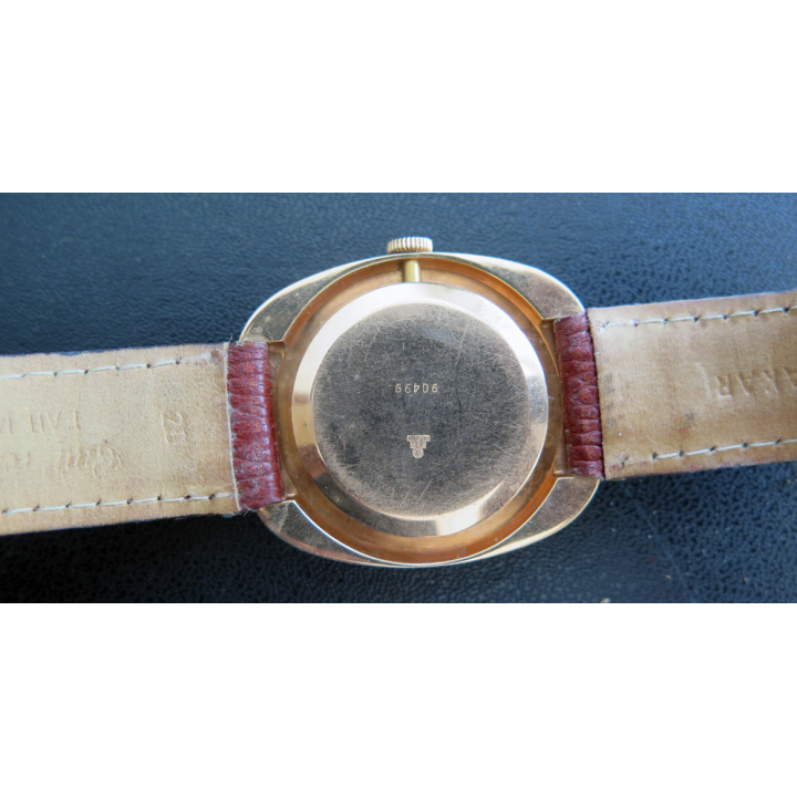 Montre soviétique Raketa en or massif 14 carats (titre 583 avec étoile) numérotée 90499 avec document