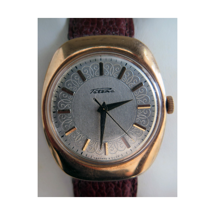 Montre soviétique Raketa en or massif 14 carats (titre 583 avec étoile) numérotée 90499 avec document