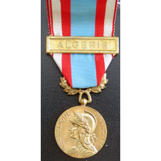 FRANCE : médaille commémorative opérations sécurité et maintien de l'Ordre avec agraphe  Algérie