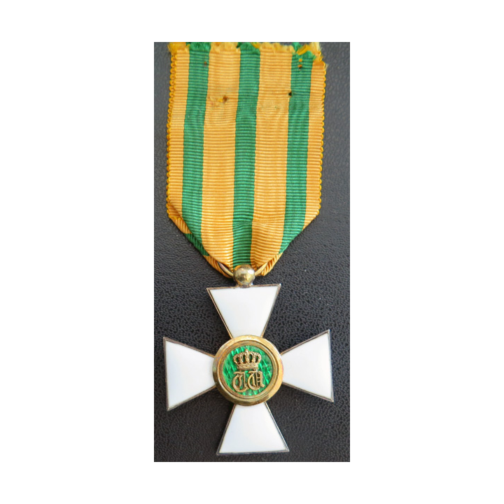 LUXEMBOURG : chevalier de l'Ordre de la Couronne de Chêne en émail