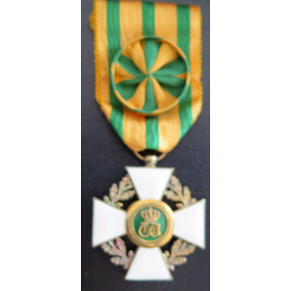 LUXEMBOURG : Officier de l'Ordre de la Couronne de Chêne en émail