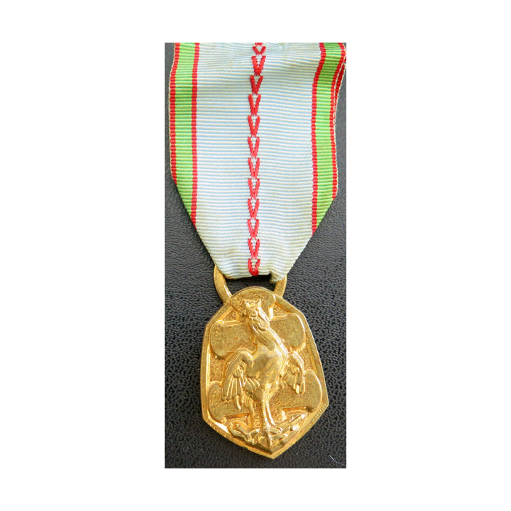 FRANCE : médaille commémorative de la 2° guerre mondiale en métal doré