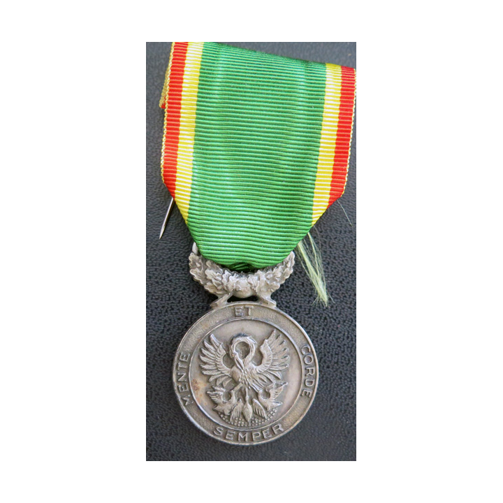 FRANCE : médaille de la société d'encouragement au dévouement en métal argenté